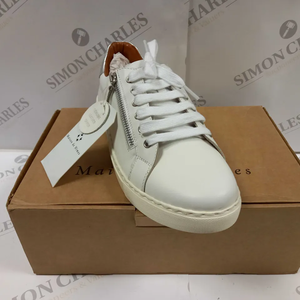 BOXED PAIR OF MAISON DE NIMES LEATHER ZIP SIDE TRAINERS IN WHITE - SIZE 7