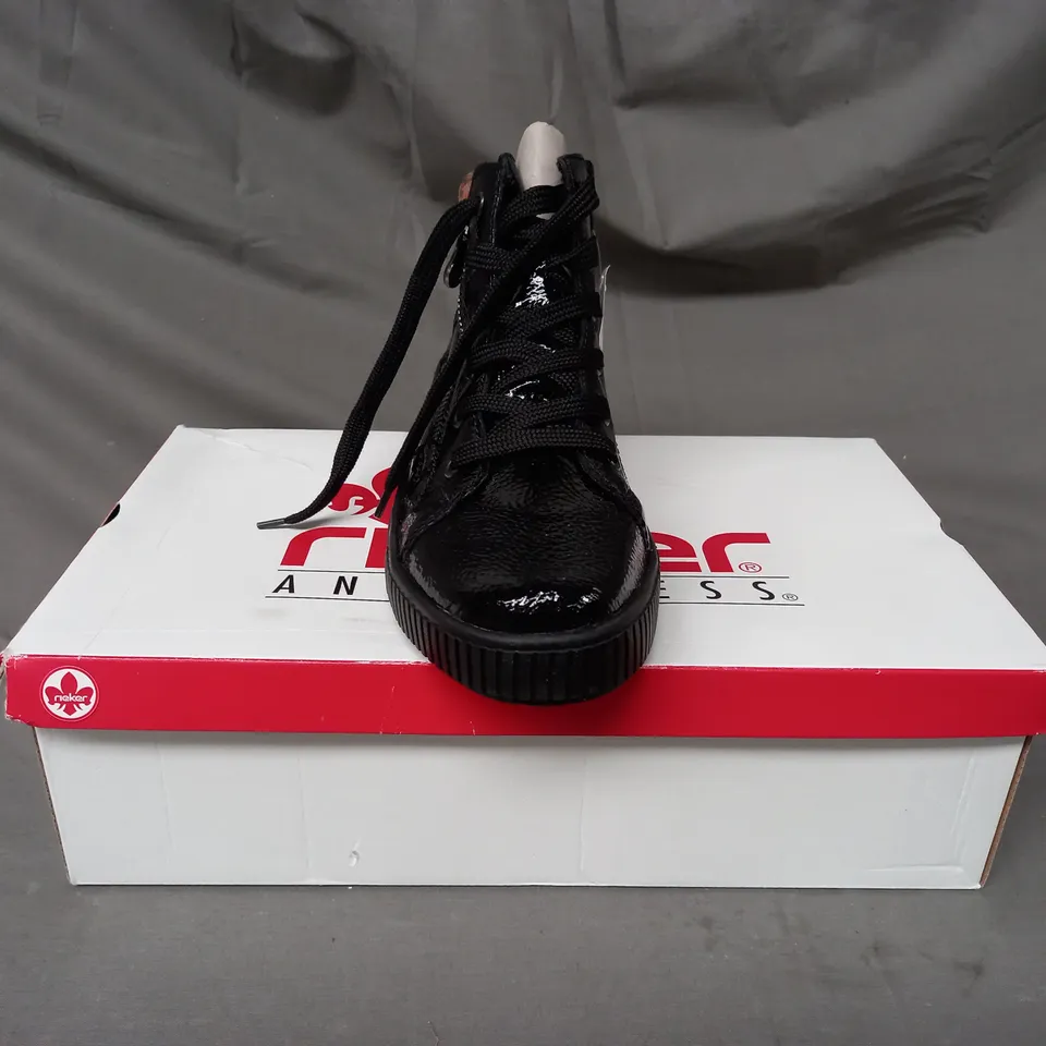 BOXED PAIR OF RIEKER HI TOP TRAINERS IN BLACK SIZE 6