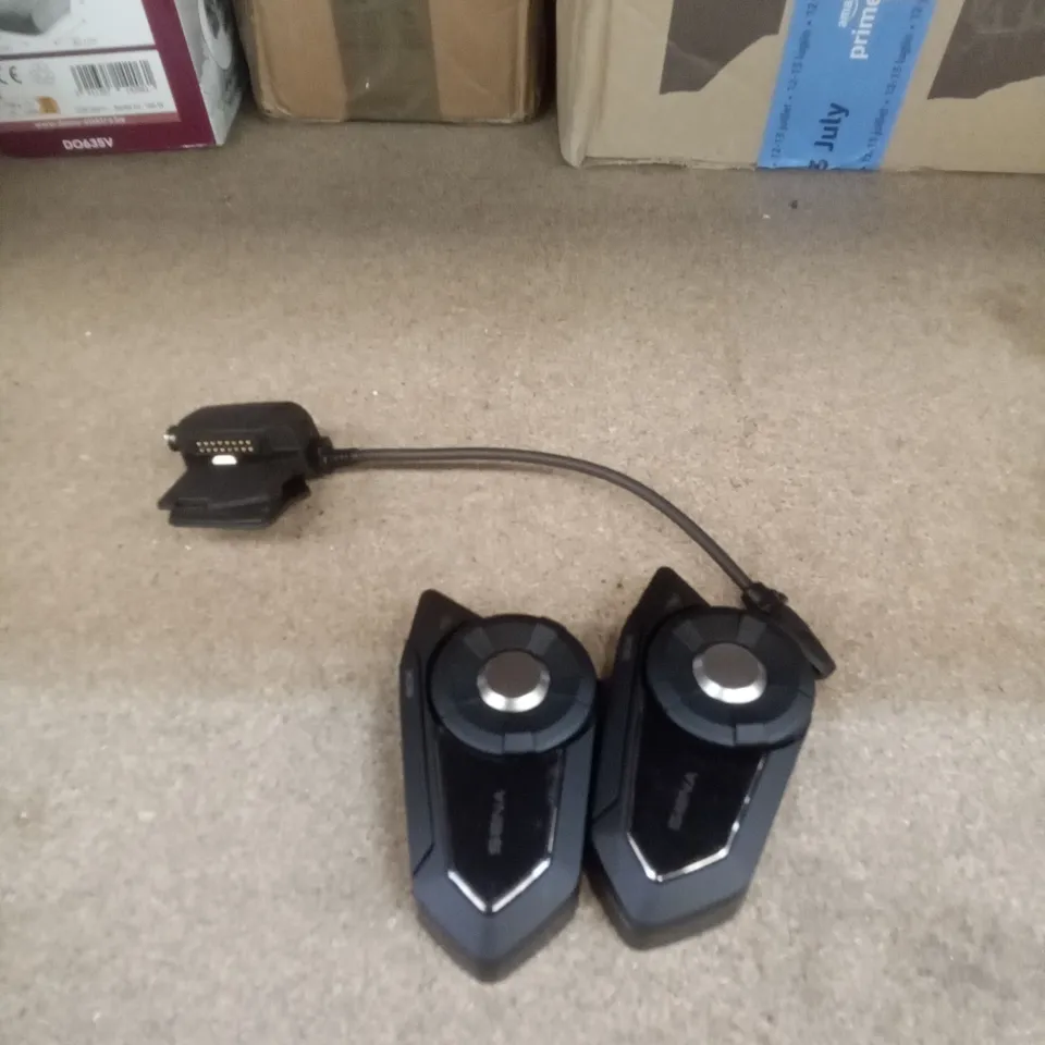 BOXED MOTORCYCLE COMMUNICATION SYSTEM WITH MESH INTERCOM