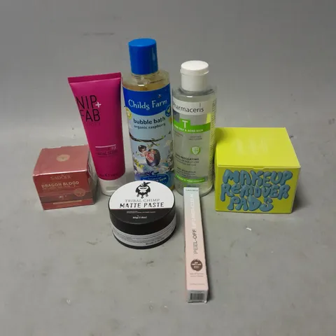APPROXIMATELY 20 ASSORTED HEALTH & BEAUTY ITEMS TO INCLUDE - CHILD'S FARM BUBBLE BATH, NIP & FAB FACIAL SCRUB AND TRIBAL CHIMP MATTE PASTE