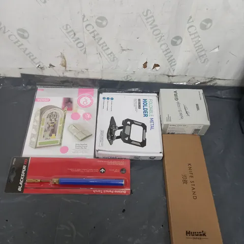 APPROXIMATELY 10 ASSORTED HOUSEHOLD ITEMS TOO INCLUDE KNIFE STANDS , PENCIL TORCH , PHONE HOLDER ,ETC