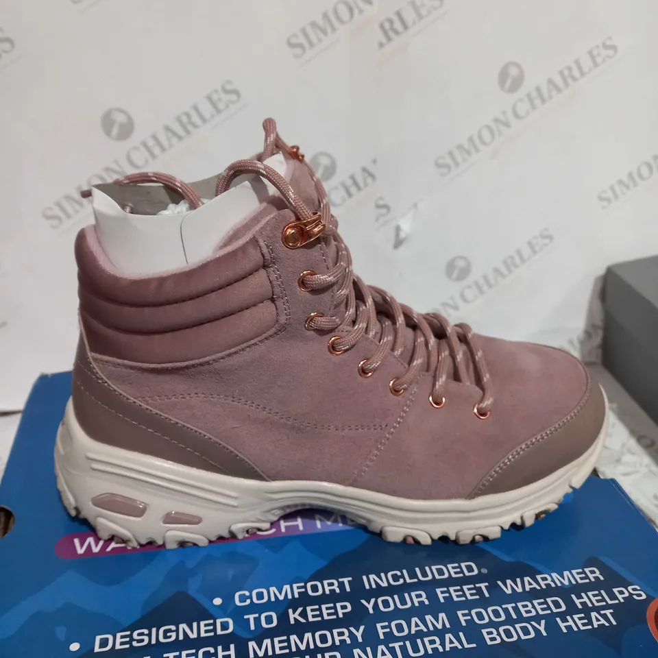BOXED PAIR OF SKECHERS D'LITES SATIN COLLAR LACE UP BOOTS, BLUSH - SIZE 5.5