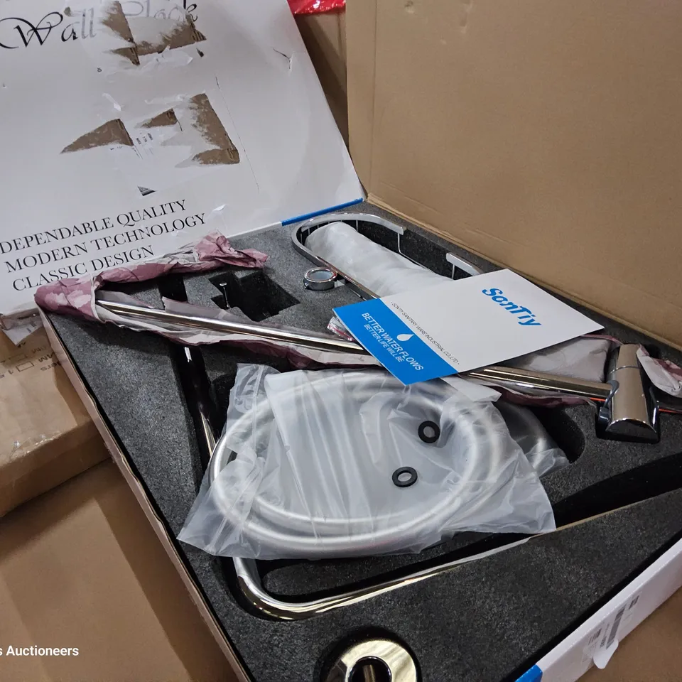 PALLET OF ASSORTED ITEMS TO INCLUDE,  KITCHEN MIXER TAP, WALL CLOCK, REVELL STAR WARS MODEL, STANDARD LAMP SHADES, BALLOON ARCH KITS.
