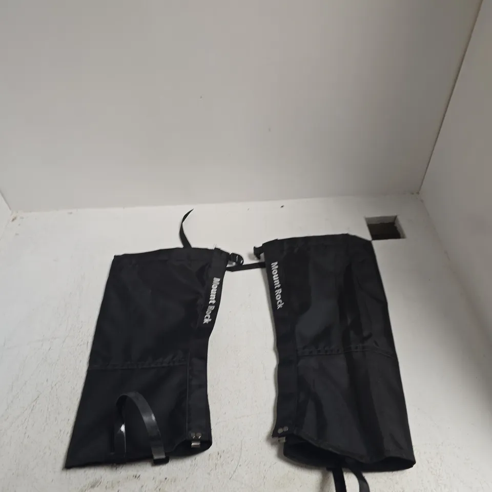 MOUNT ROCK PAIR OF BLACK GAITERS FOR OUTDOOR WEAR