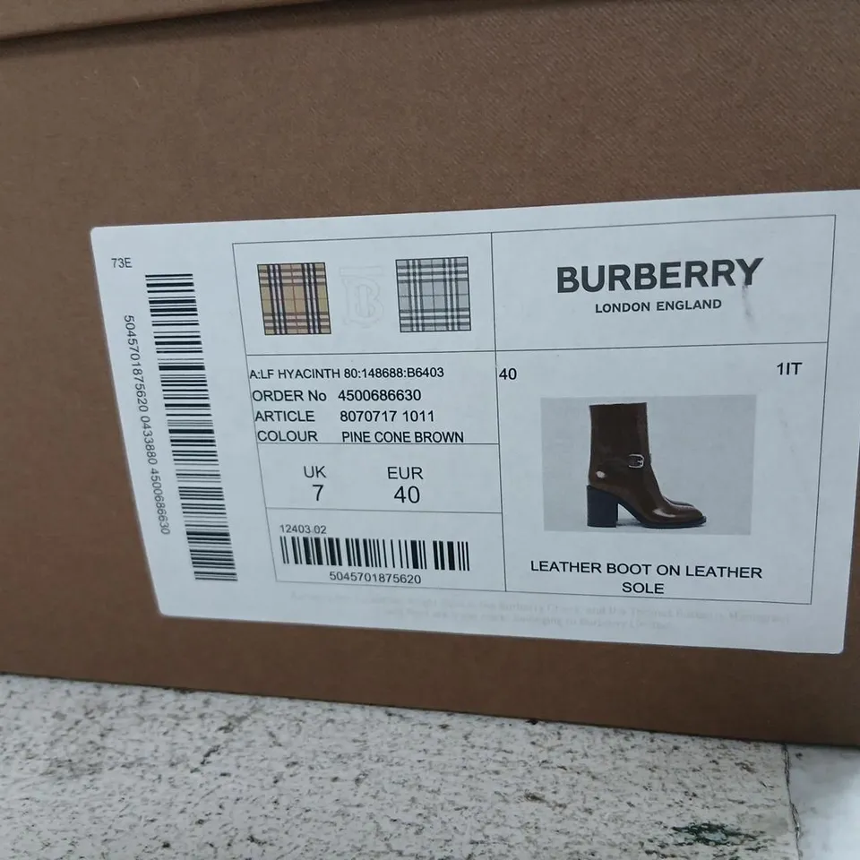 BURBERRY BROWN LEATHER KNEE-HIGH BOOTS WITH BUCKLE – UK7 (EUR40)