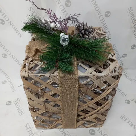 SET OF 3 LIT RATTAN GIFT BOXES