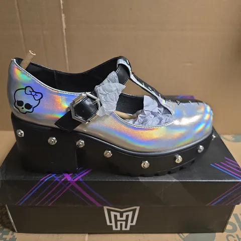 BOXED PAIR OF MONSTER HIGH MARY JANE SHOES – VOLTAGE EDITION, UK 5, SILVER/BLACK