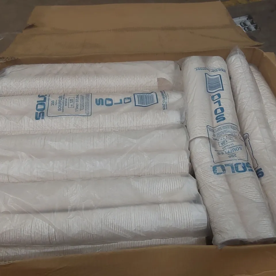 BOX OF APPROXIMATELY 4000 SOLO PAPER PORTION CONTAINERS