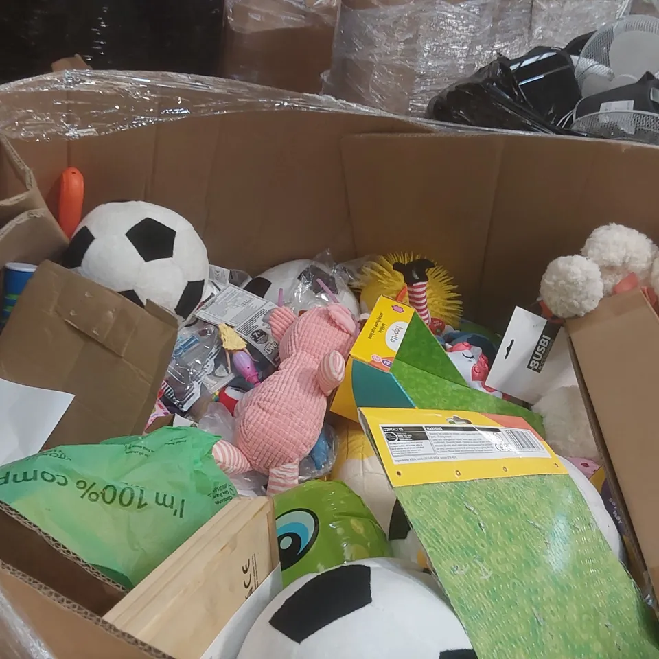 PALLET CONTAINING A VERY LARGE QUANTITY OF ASSORTED TOYS AND GAMES ECT