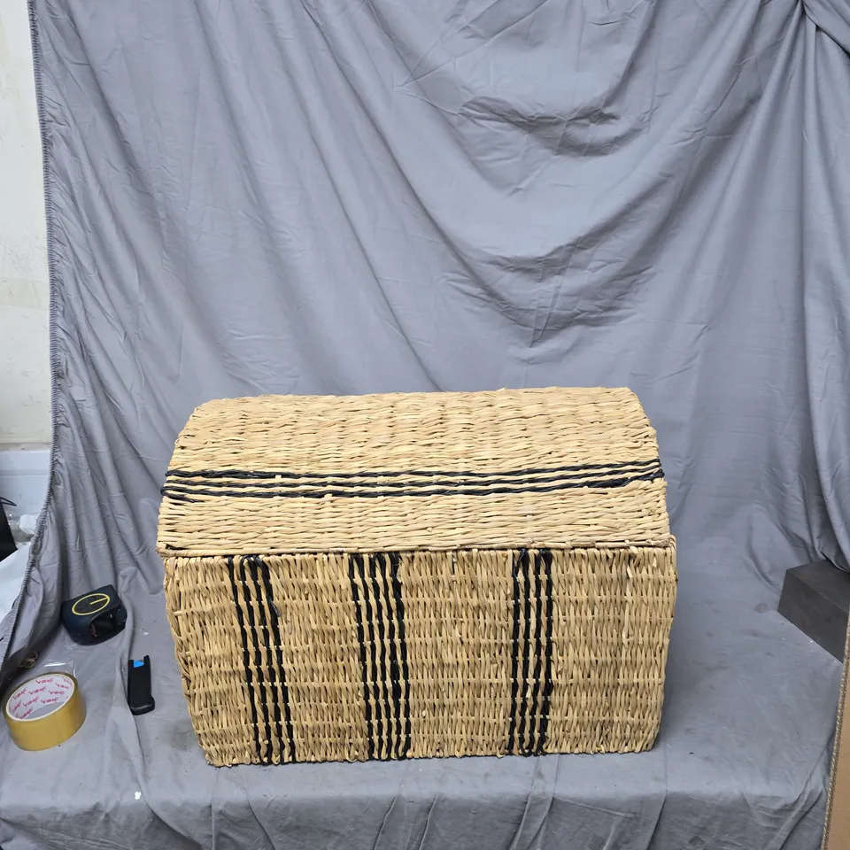NATURAL WICKER STORAGE BASKET WITH LID – RECTANGULAR HAMPER