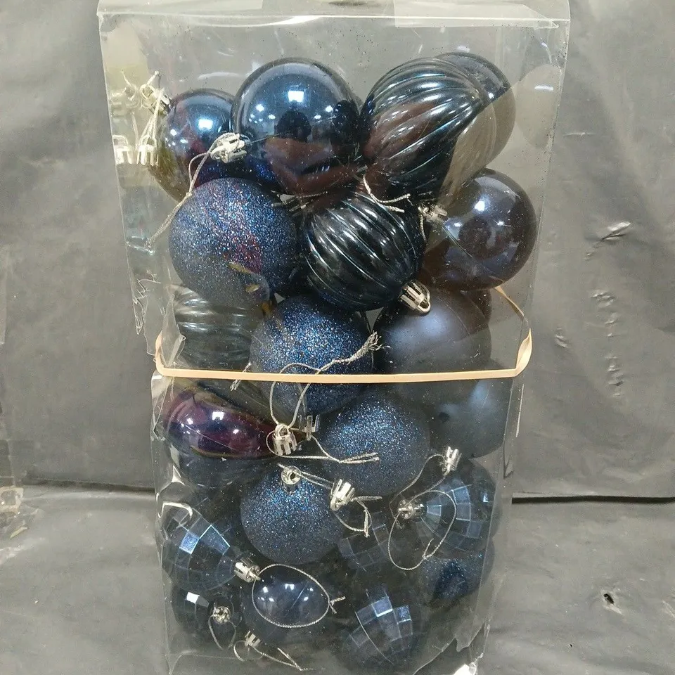 FESTIVE BAUBLE SET IN BLUE 