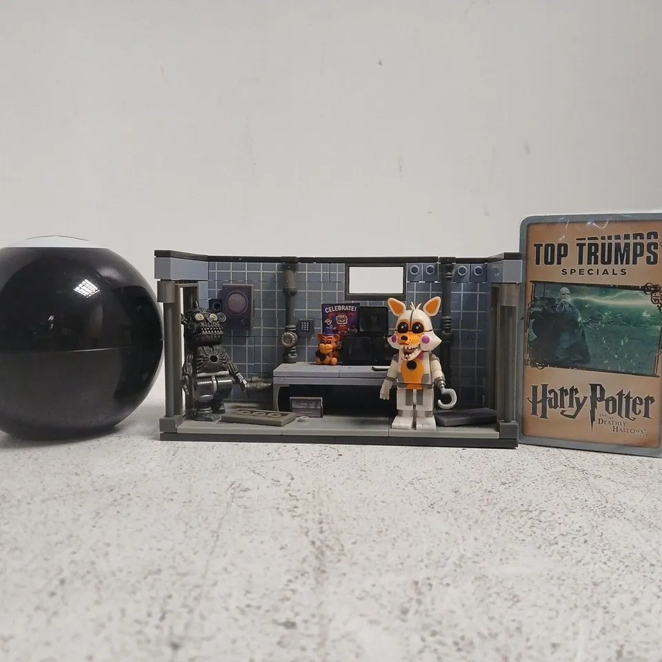 APPROXIMATELY 10 ASSORTED TOYS AND GAMES TO INCLUDE MAGIC 8 BALL, HARRY POTTER TOP TRUMPS, ETC