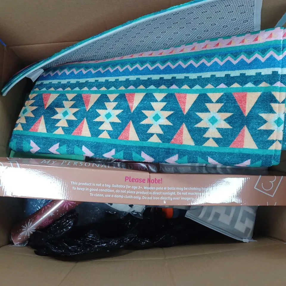 APPROXIMATELY 15 ASSORTED HOUSEHOLD ITEMS TO INCLUDE DESIGNER WALLPAPER, HOZELOCK MULTISPRAY, POSTURE VEST, ETC