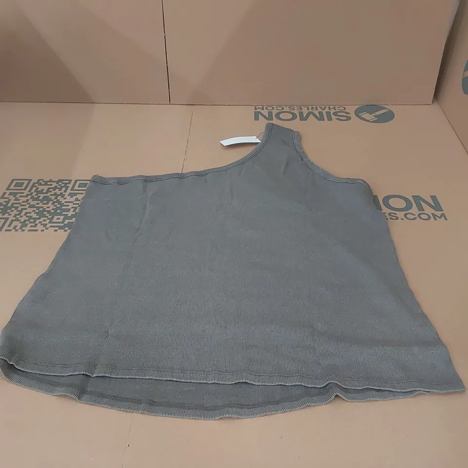 BOX CONTAINING APPROXIMATELY 30x BRAND NEW ACID WASH ONE SHOULDER TOPS - SIZE 24