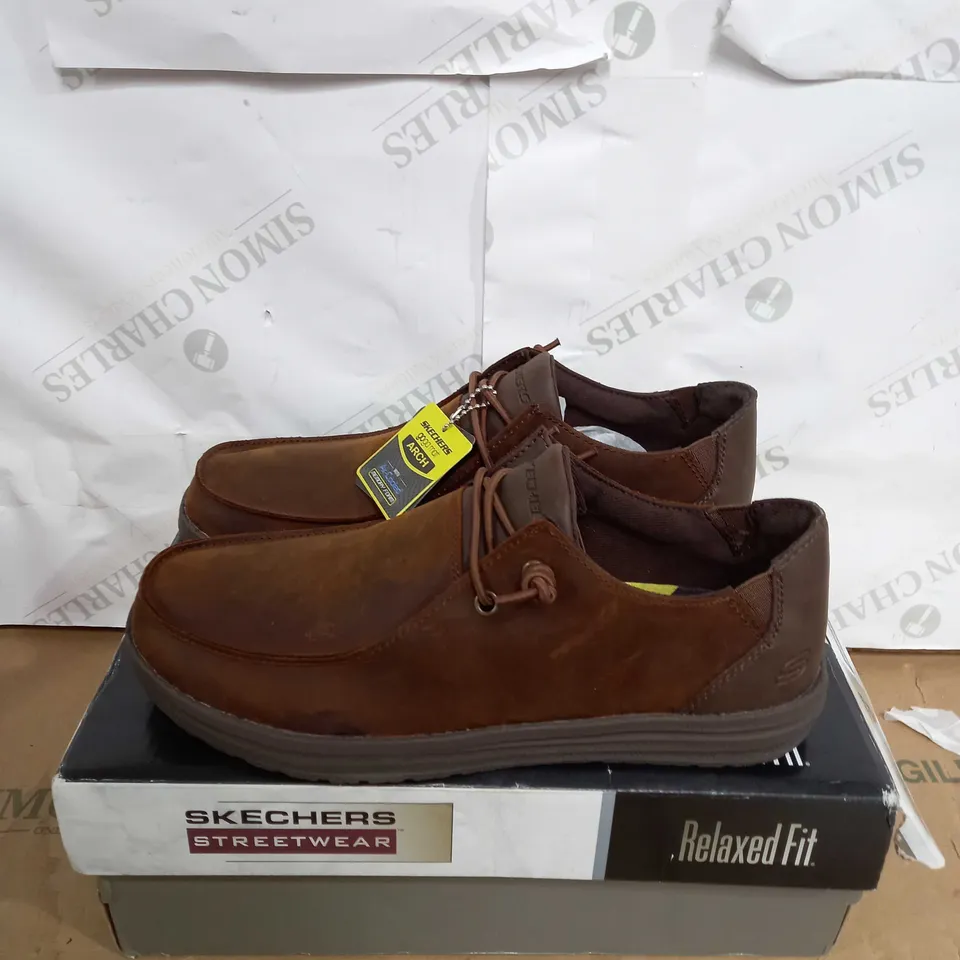 BOXED PAIR OF SKECHERS STREETWEAR AIR-COOLED SHOES SIZE 9