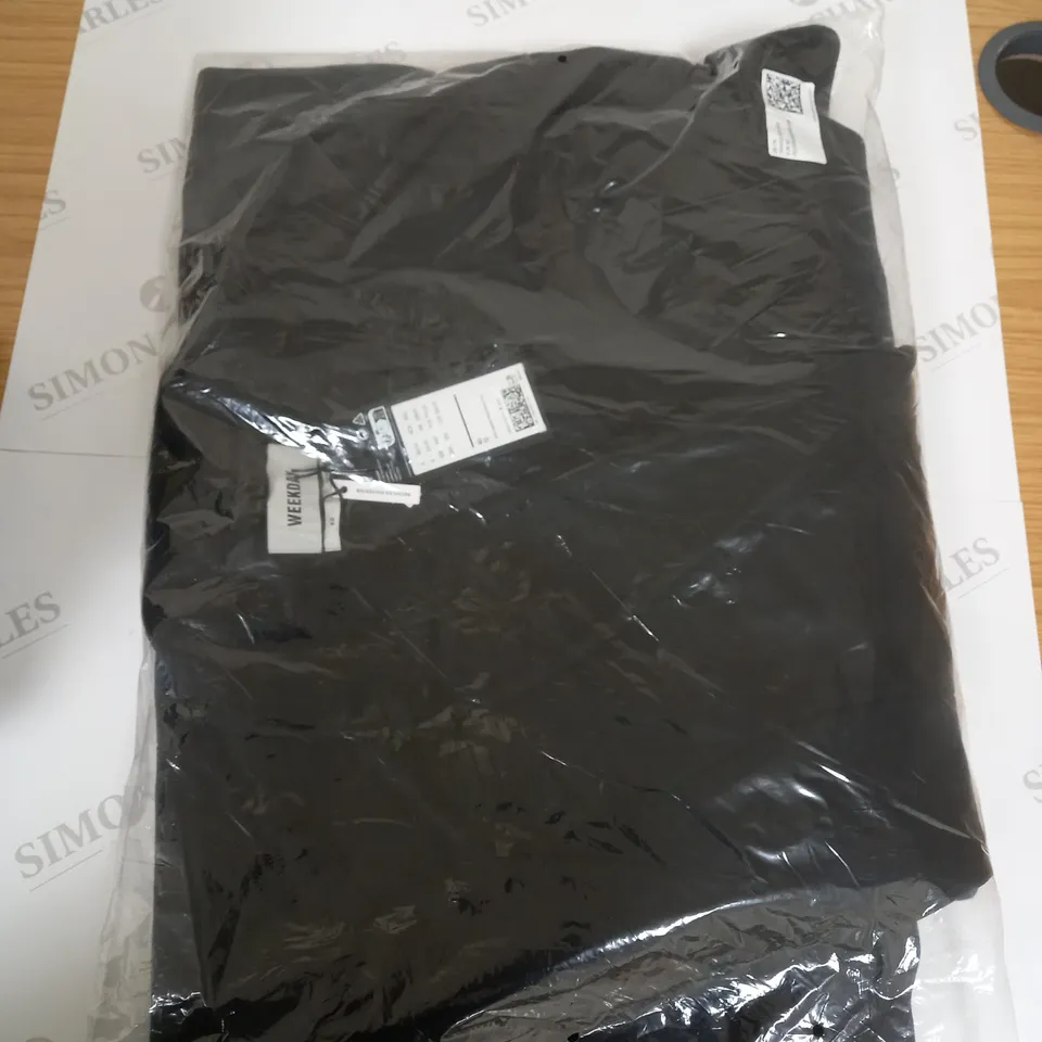 BAGGED WEEKDAY DELIA WAISTED WOOL BLEND COAT SIZE 40