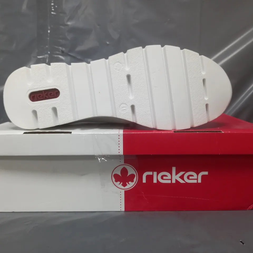 BOXED PAIR OF RIEKER TRAINERS IN WHITE LEATHER SIZE 7.5