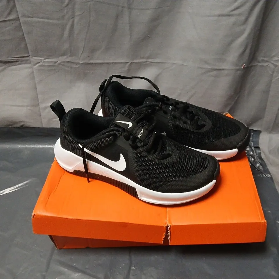 NIKE RUNNING SHOES – BLACK UK SIZE 6.5
