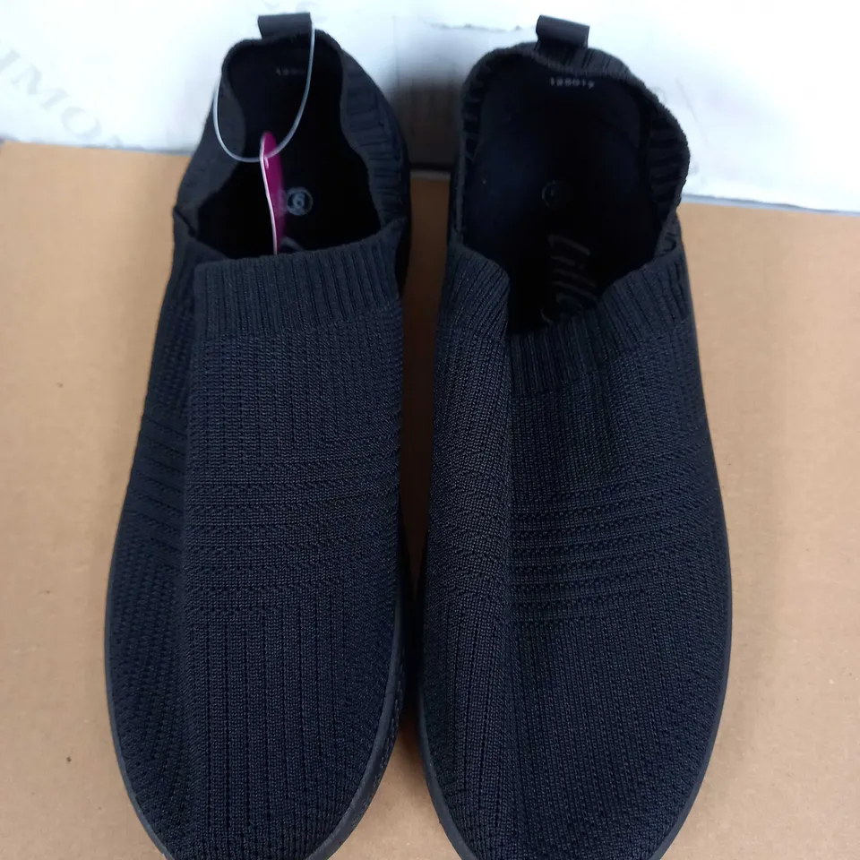 PAIR OF LILLEY SAFETY SHOES (BLACK), SIZE 6 UK