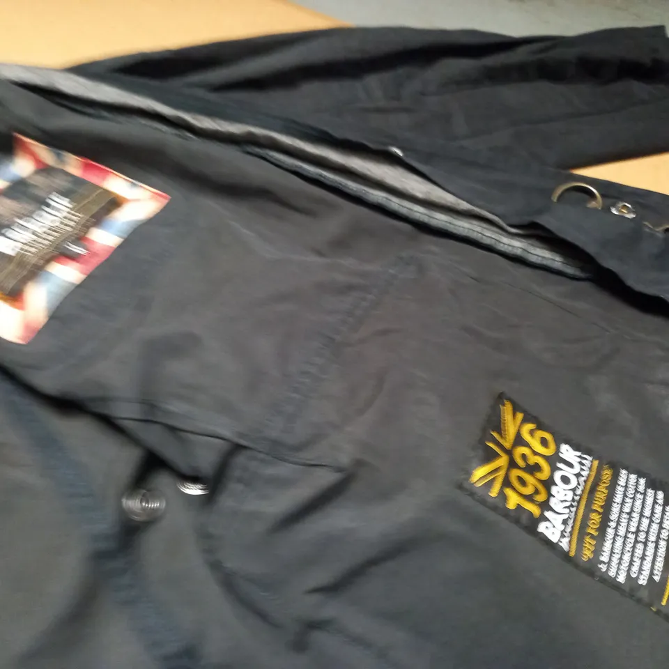 BARBOUR BLACK ZIP THROUGH JACKET - M