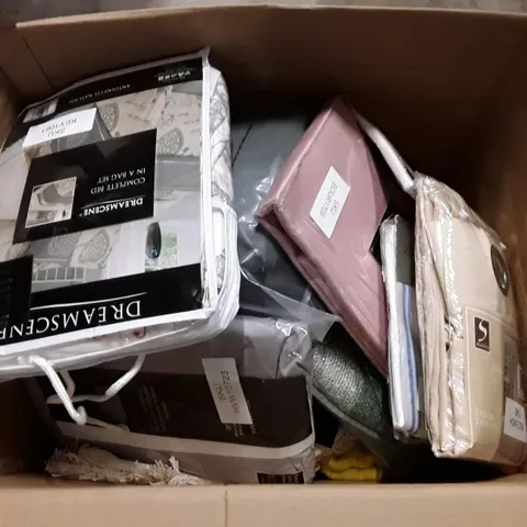 BOX CONTAINING ASSORTED TEXTILE PRODUCTS INCLUDING DUVET SETS, PILLOWCASES & CURTAINS