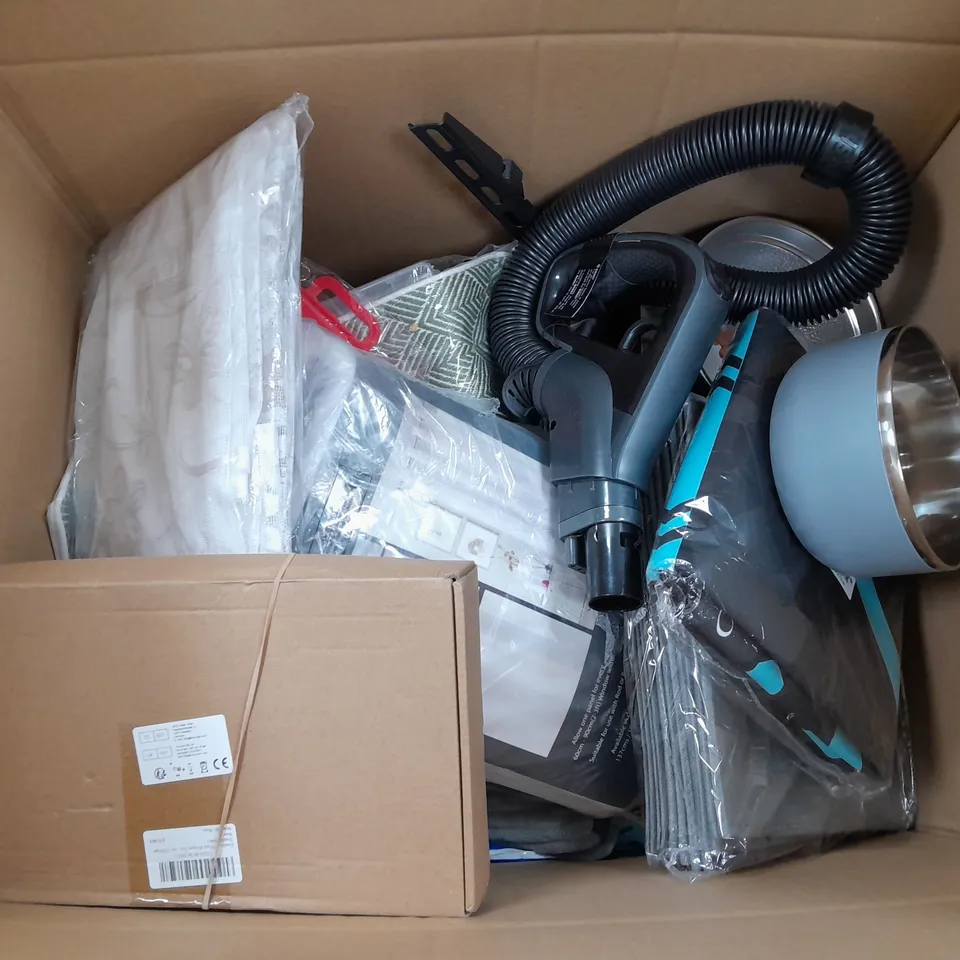 BOX OF APPROXIMATELY 15 ASSORTED ITEMS TO INCLUDE - ELECTRIC WATER BOTTLE, DOG BOTTLE, AND SOLAR MONITOR LIGHT ETC.