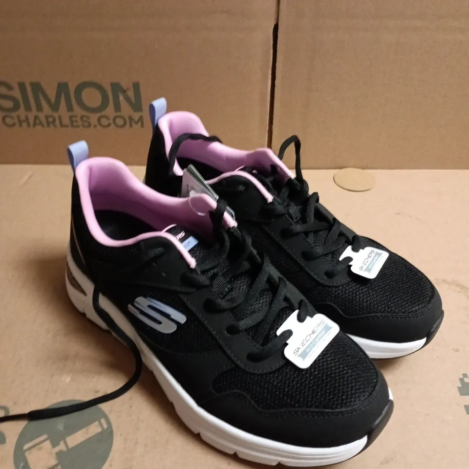 PAIR OF SKECHERS MEMORY FOAM LACE UP TRAINERS - 5