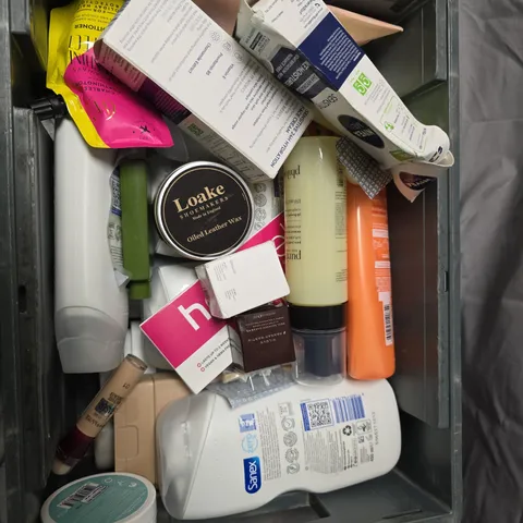 DR. SQUATCH FRESH FALLS BODY WASH + BOOTS NAIL POLISH REMOVER PADS + LOAKE LEATHER WAX - MIXED LOT