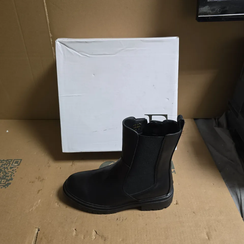 E SHOES BY EMMA BLACK ANKLE BOOT WITH ELASTIC SIDE PANEL AND ZIP – UK SIZE 6