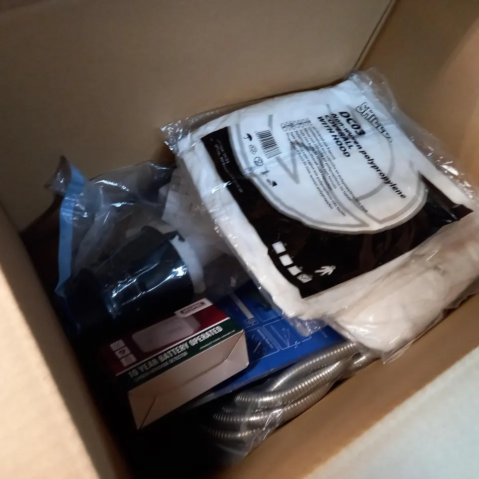 LOT OF APPROX 15 ASSORTED HOUSEHOLD/DIY RELATED ITEMS TO INCLUDE: PACKAGED COVERALLS, PAINTERS TAPE, HENERY HOOVER BAGS