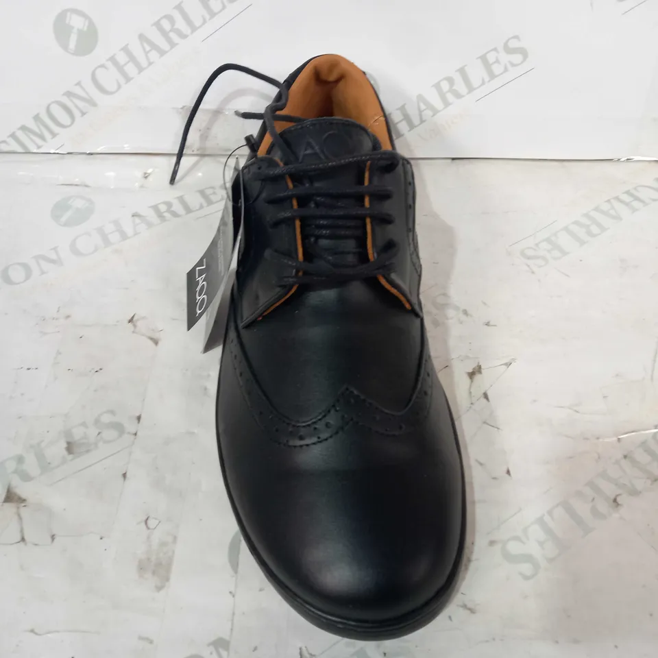 BOXED PAIR OF ZAQQ BROGUE WATERPROOF BAREFOOT SHOES IN BLACK EU SIZE 42