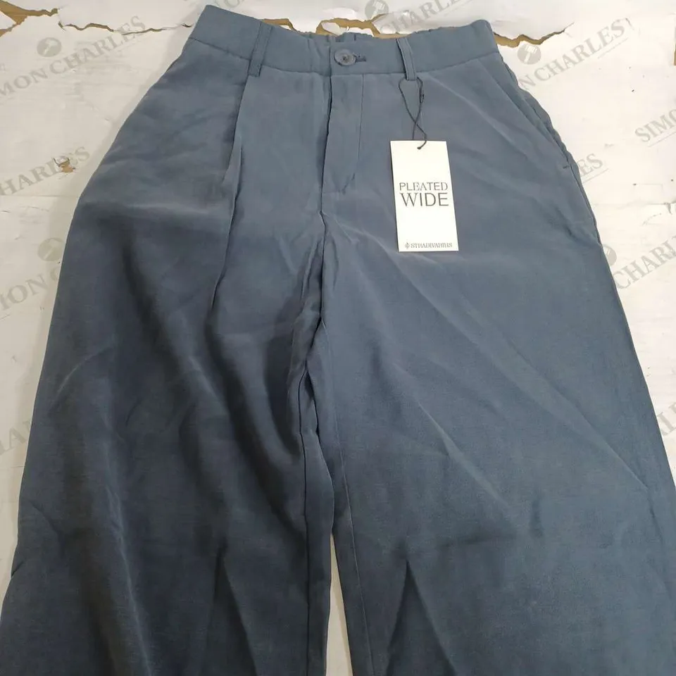 STRADIVARIUS PLEATED WIDE NAVY TROUSERS - UK 6
