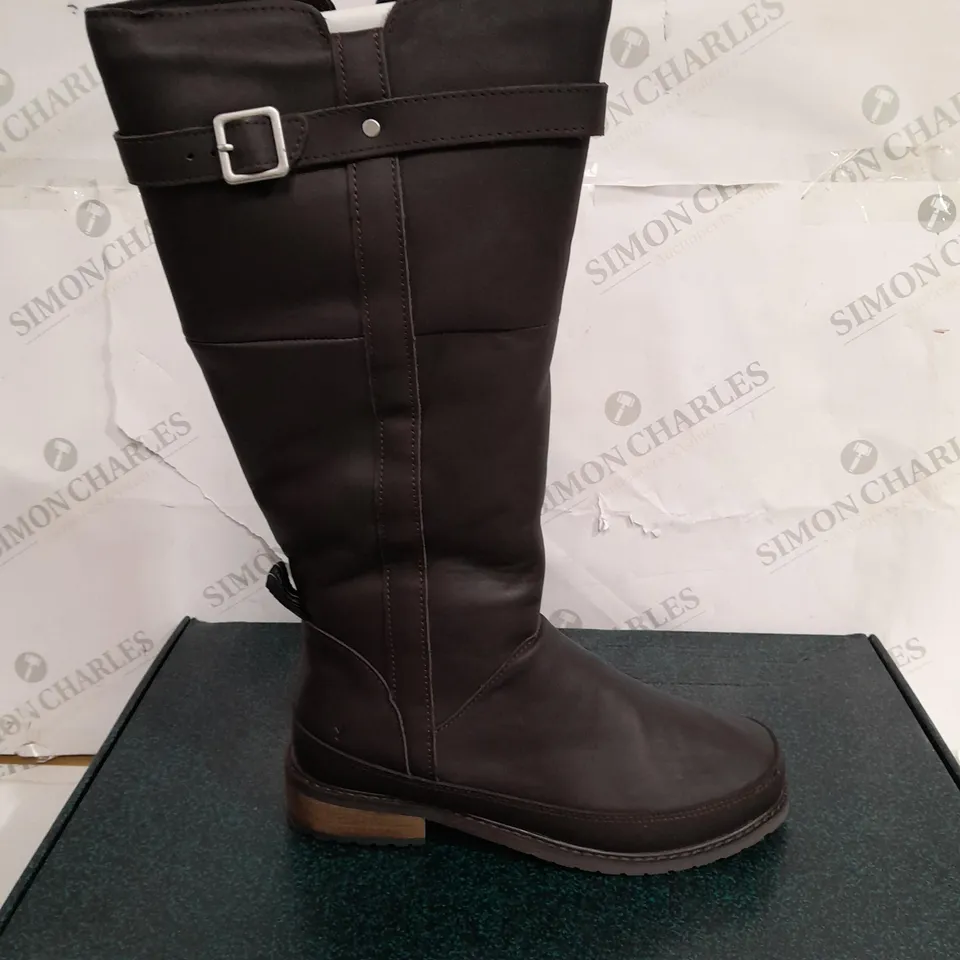 BOXED EMU NATASHA LEATHER BOOTS, ESPRESSO - SIZE 6
