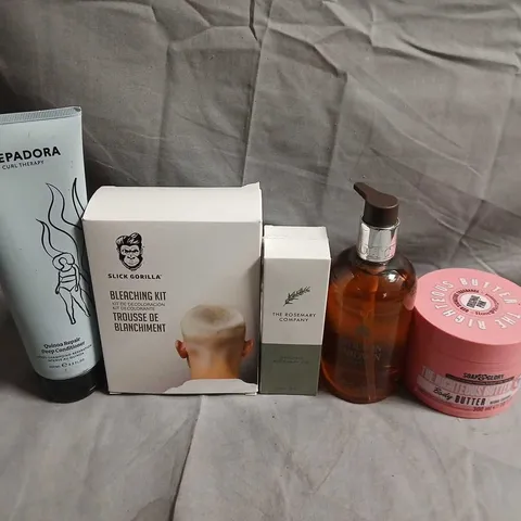 APPROXIMATELY 15 ASSORTED HEALTH & BEAUTY PRODUCTS TO INCLUDE BODY BUTTER, MOLTON BROWN AND ROSEMARY OIL