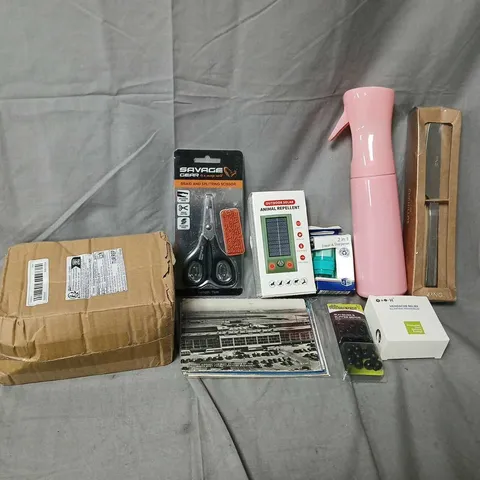 APPROXIMATELY 15 ASSORTED HOUSEHOLD ITEMS TO INCLUDE MNG CUTLERY, BRAID AND SPLITRING SCISSOR, ANIMAL REPELLENT, ETC