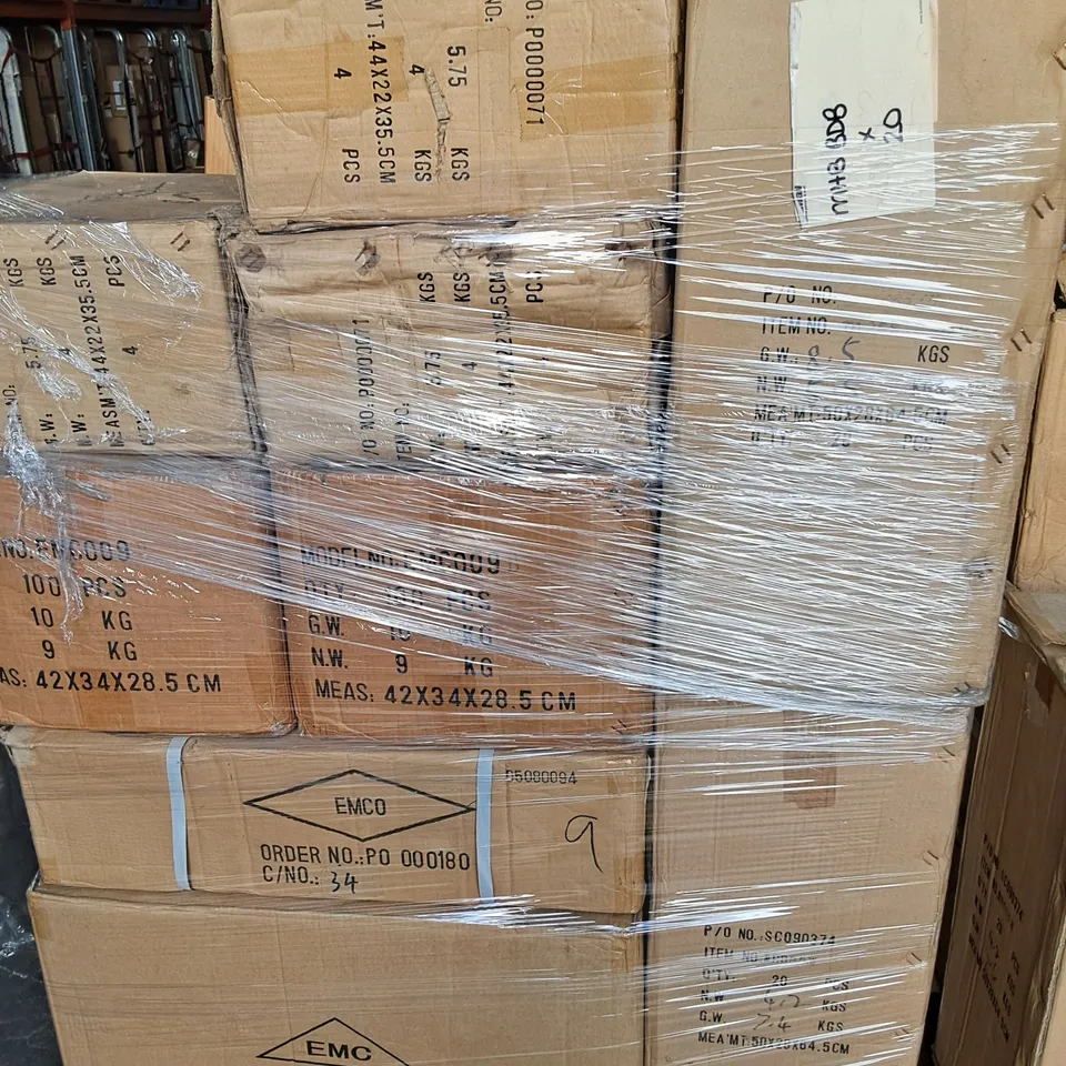 PALLET CONTAINING APPROXIMATELY 17 MULTIPACK BOXES OF ASSORTED LIGHTING ITEMS TO INCLUDE BOX DOWNLIGHTS AND EMCOLITE 362318 