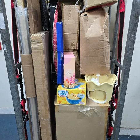 APPROXIMATELY 10 ASSORTED DAMAGED/FAULTY HOUSEHOLD PRODUCTS TO INCLUDE COOKWARE, MIRROR, PLANT ETC - COLLECTION ONLY
