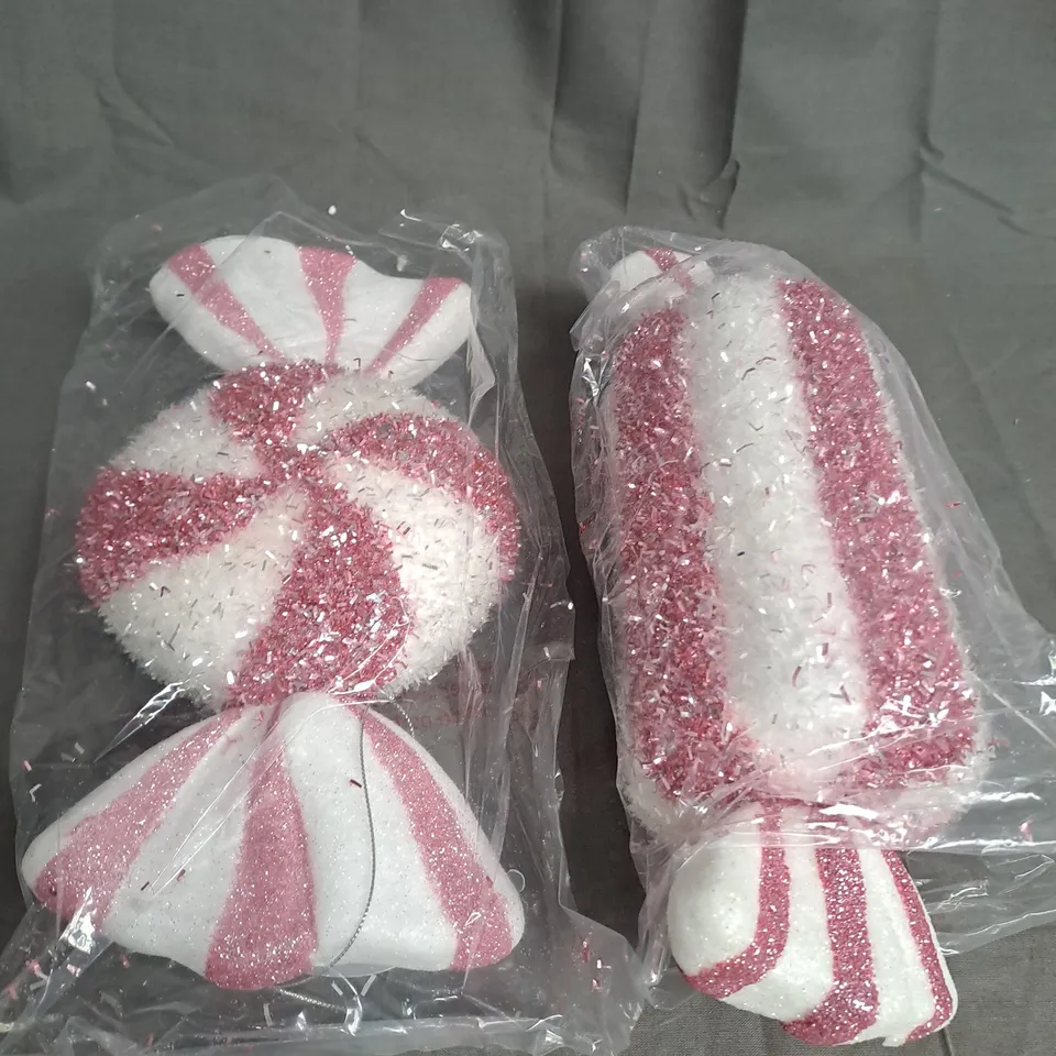 HANGING SWEET DECORATION SET OF 2 IN GLITTER RED AND WHITE