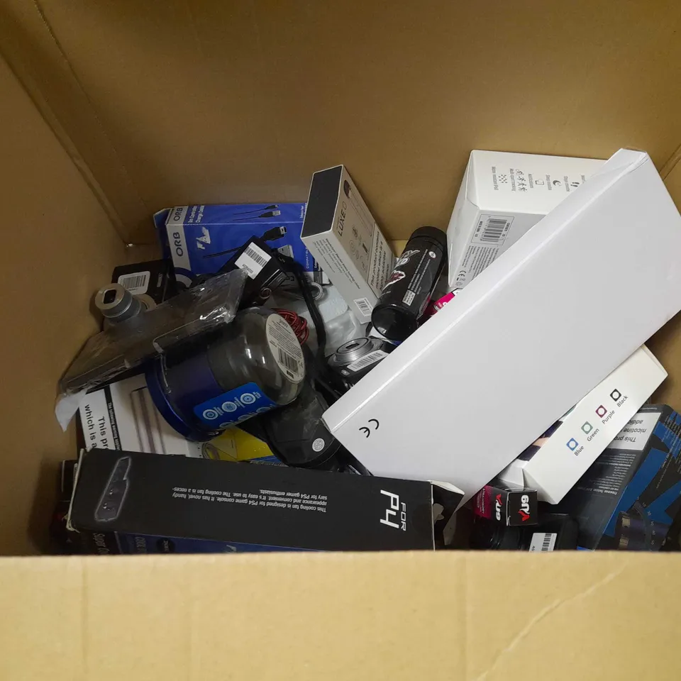 LOT OF APPROX 20 ASSORTED ITEMS TO INCLUDE - PORTABLE SPEAKER - FREEMAX VAPE - SUPER COOING P4 FAN ECT