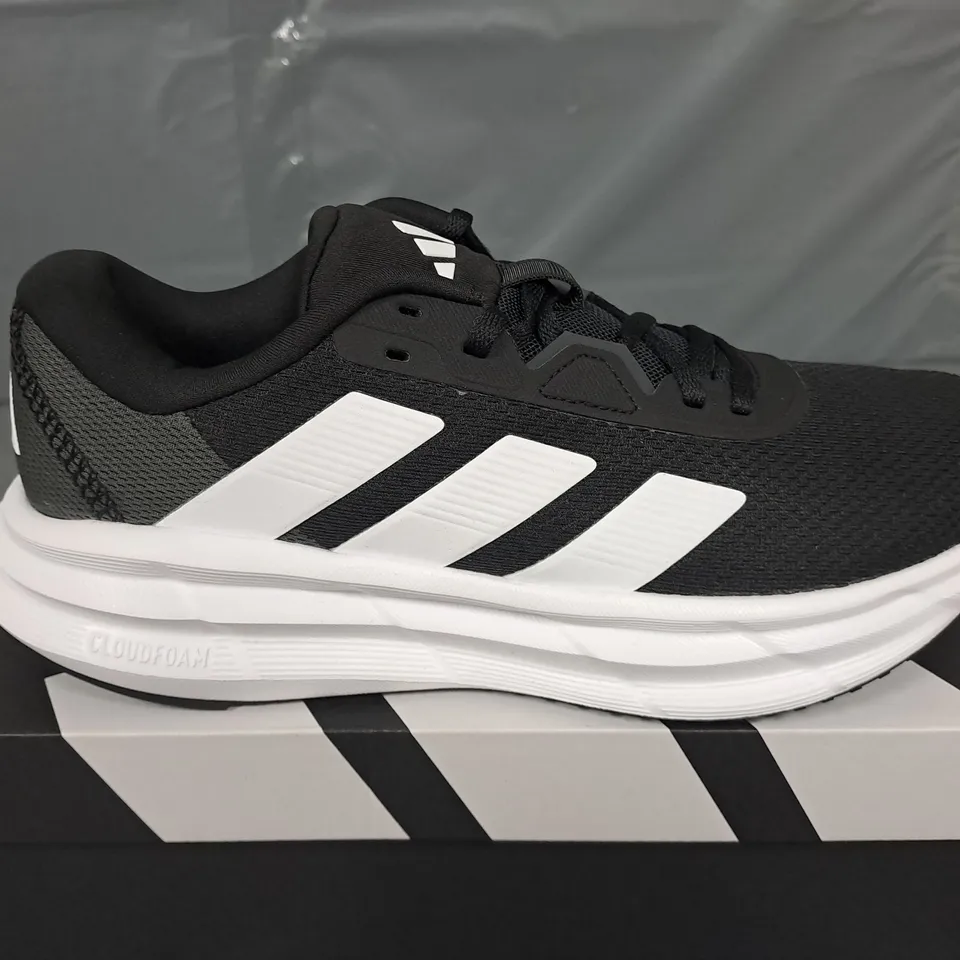 BOXED PAIR OF ADIDAS GALAXY 7 RUNNING SHOES W IN BLACK - UK 6