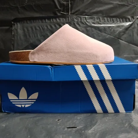 BOXED PAIR OF ADIDAS ADIMULE SHOES IN PINK SIZE UK 8