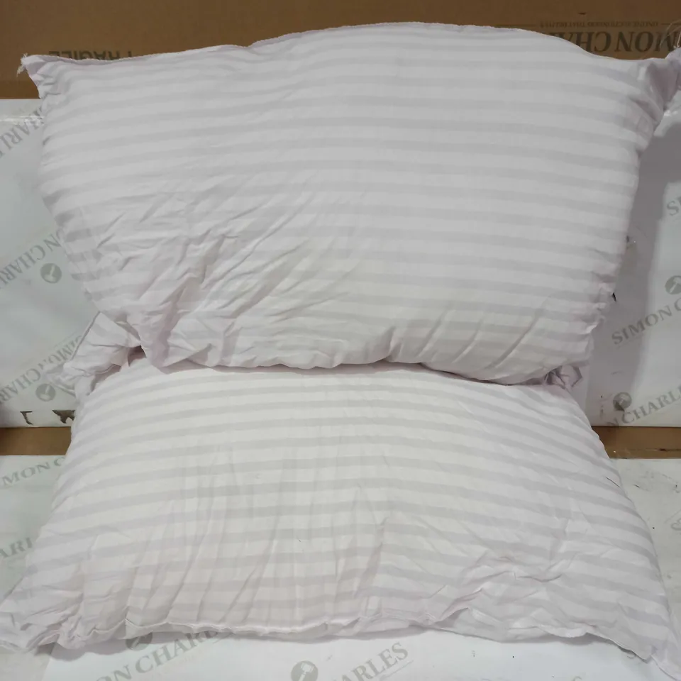 BOX OF 4 WHITE PILLOWS