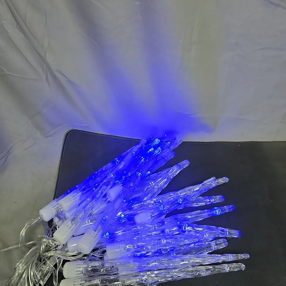 PREMIER LOW VOLTAGE 24 LED CHASER ICICLE LIGHTS – BLUE (72 LEDS)