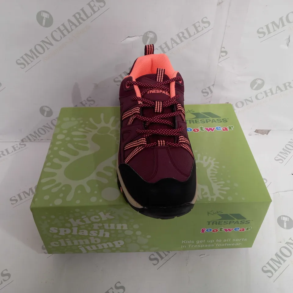 BOXED PAIR OF TRESPASS KIDS WATERPROOF TRAINING SHOES IN RED - UK SIZE 