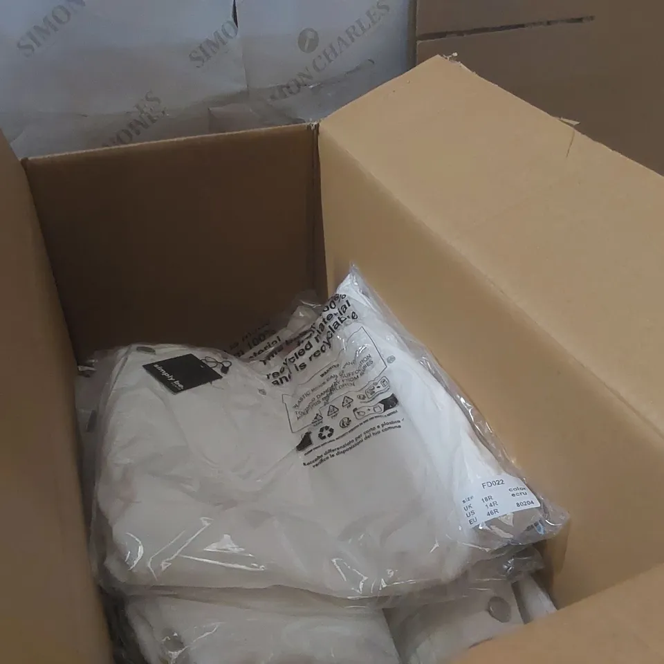 BOX CONTAINING APPROXIMATELY 14x BRAND NEW SIMPLY BE ECRU WIDE LEG JEANS - SIZE 18R