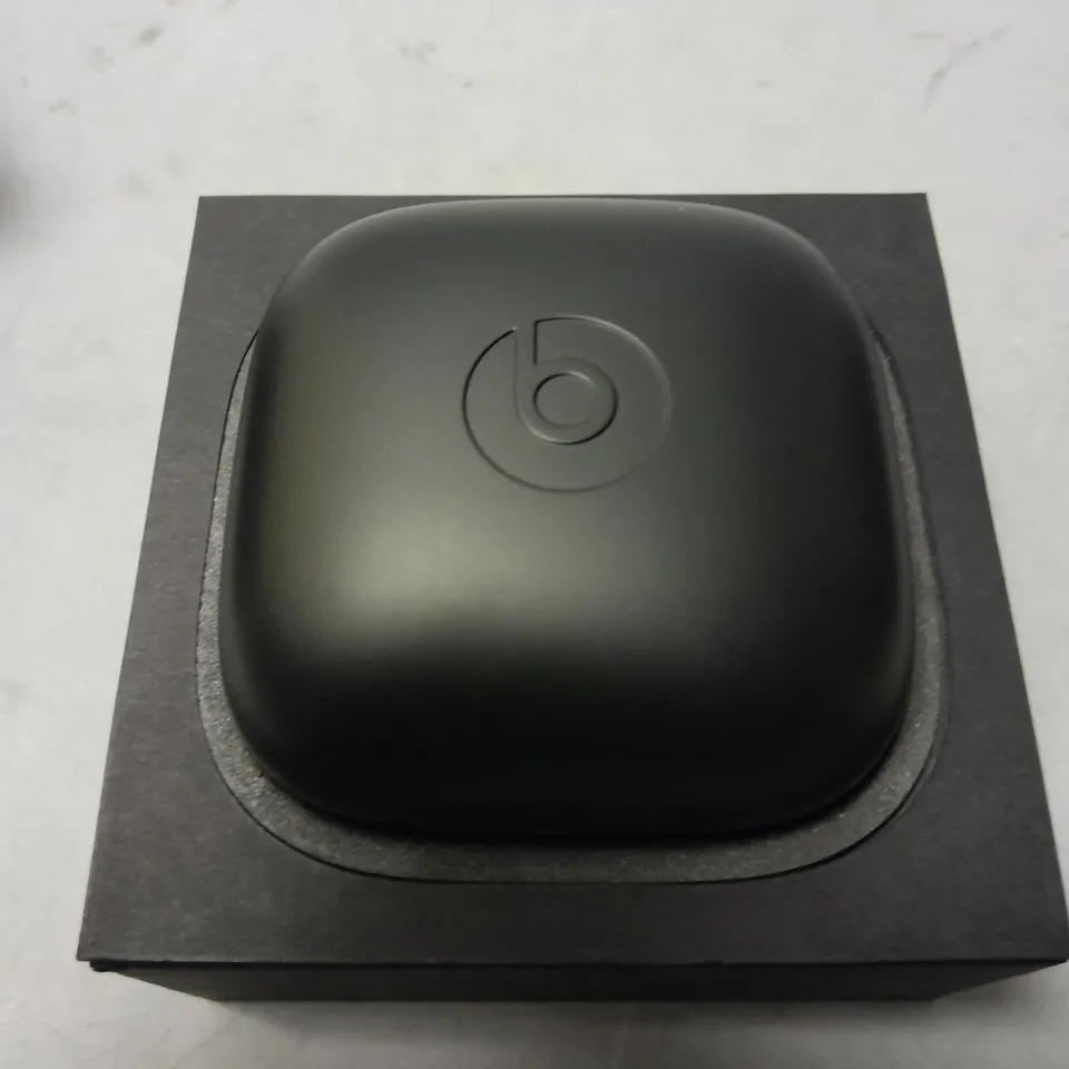 BOXED POWERBEATS PRO SPORTS STYLE EARPHONES - BLUE