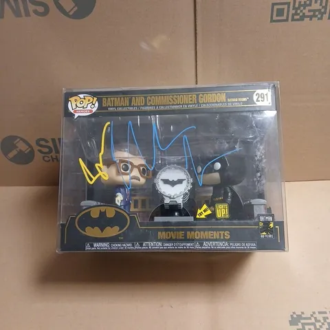 SIGNED POP! HEROES 291 MOVIE MOMENTS: BATMAN AND COMMISSIONER GORDON BATMAN BEGINS VINYL COLLECTIBLES