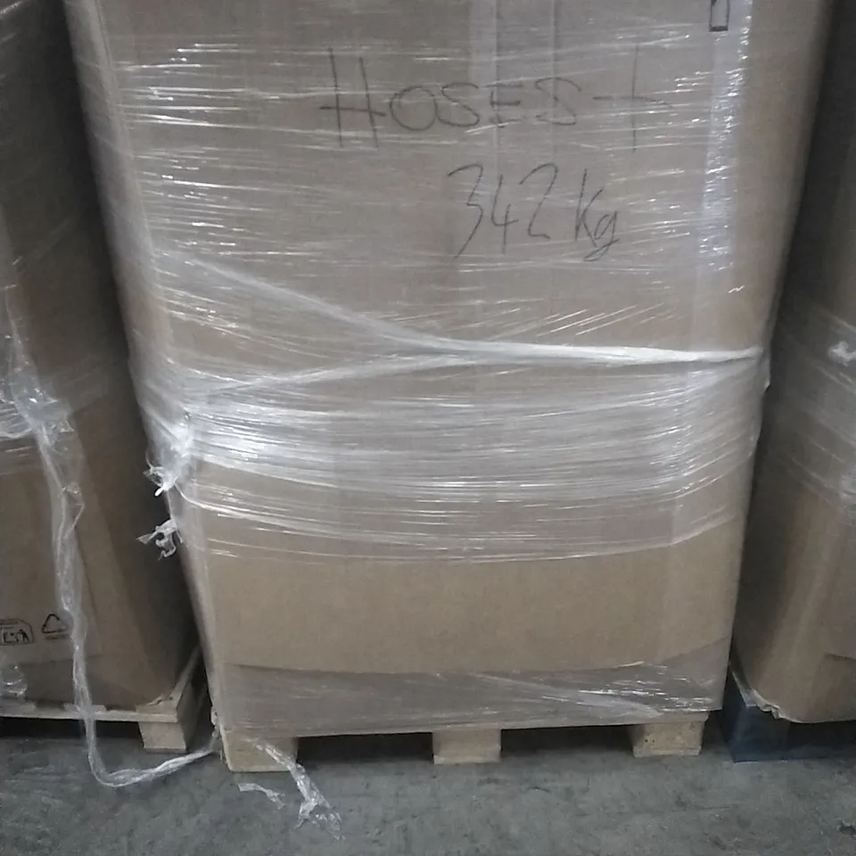 A PALLET CONTAINING A LARGE QUANTITY OF ASSORTED GARDEN HOSES, SWIMMING PRODUCTS WHICH INCLUDE; INFLATABLE POOL FLOAT ETC