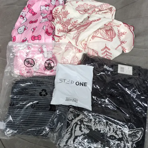 APPROXIMATELY 30 ASSORTED CLOTHING ITEMS IN VARIOUS SIZES, STYLES & COLOURS TO INCLUDE BRANDS SUCH AS STEPONE, BIGDUDE, CITYZONE, ETC - COLLECTION ONLY