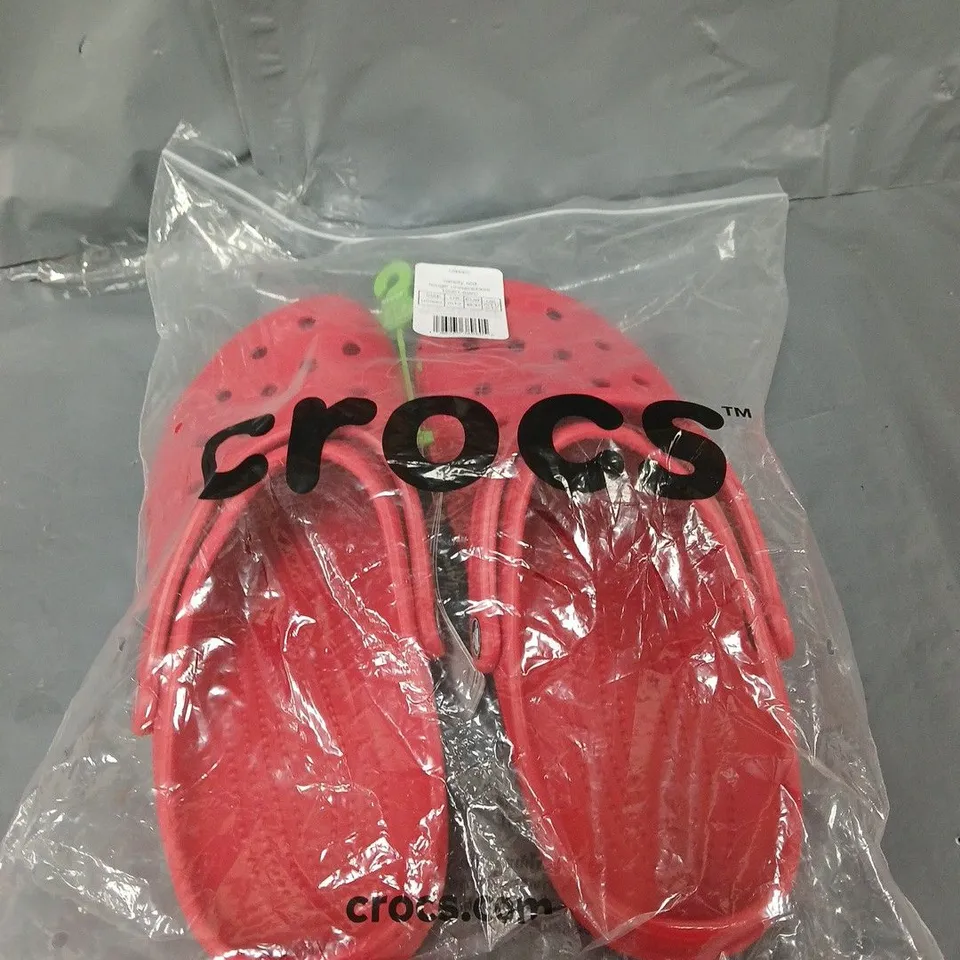 BAGGED PAIR OF CROC CLASSIC CLOG VARSITY RED M11/W12